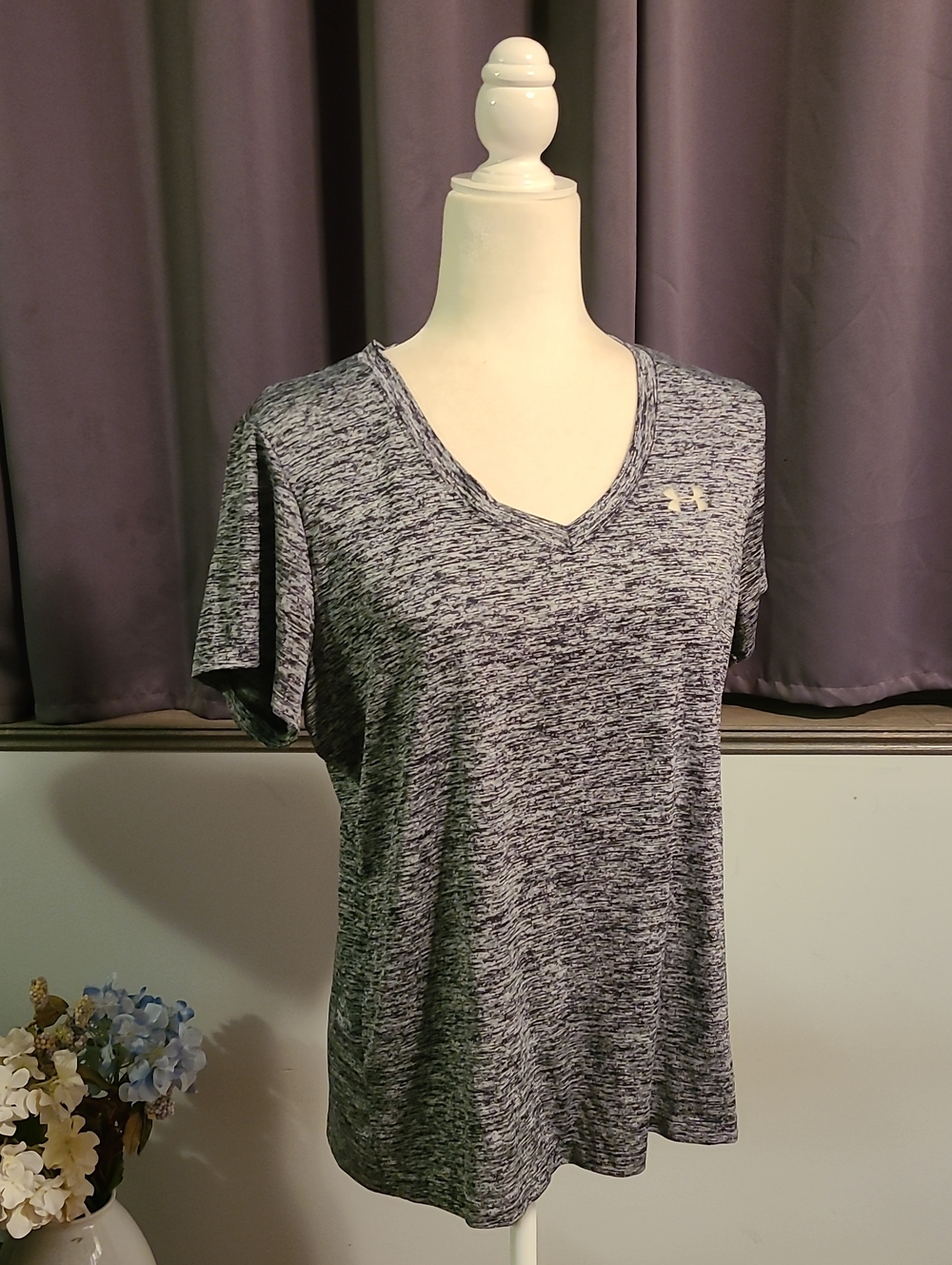Under Armour Women's Gray Heather V-Neck Short Sleeve Tee